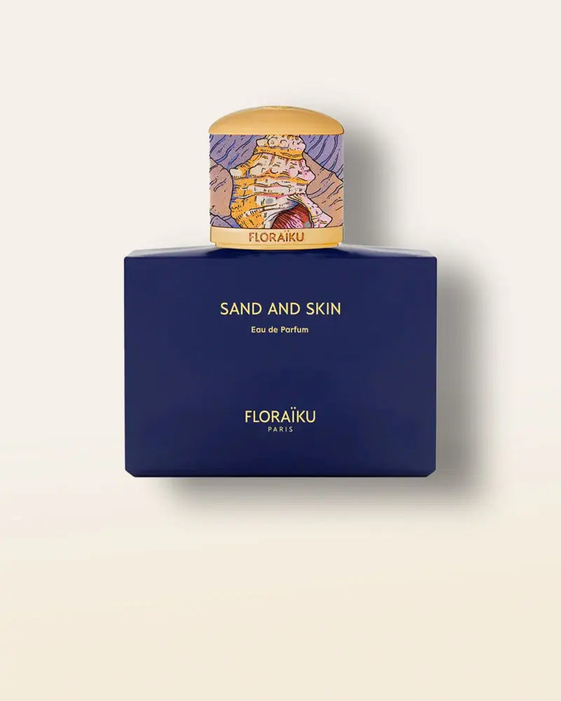 Floraïku Sand and Skin is a poetic fragrance that evokes the serene intimacy of sun-warmed skin meeting soft, powdery sand.
