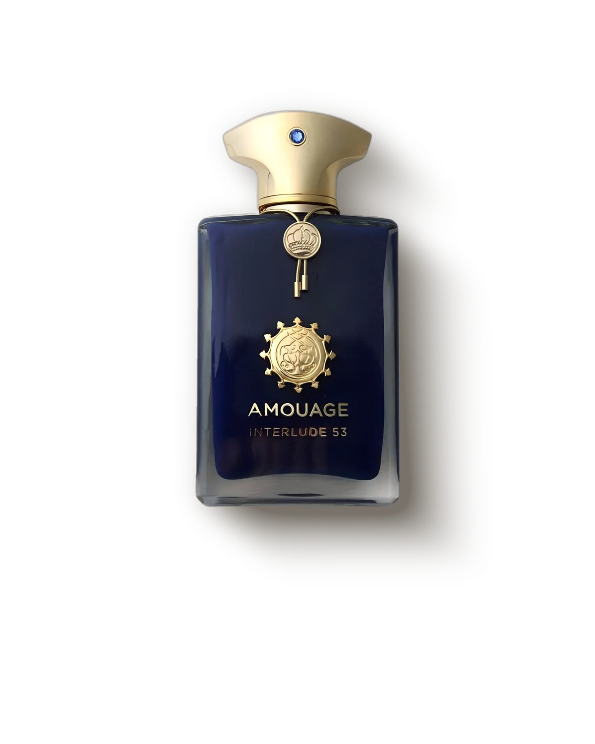 Amouage Interlude 53 부드러운 그레이 배경 위 골드 캡의 짙은 네이비 보틀, 스모키한 인센스 엑스트레 드 퍼퓸 디캔트