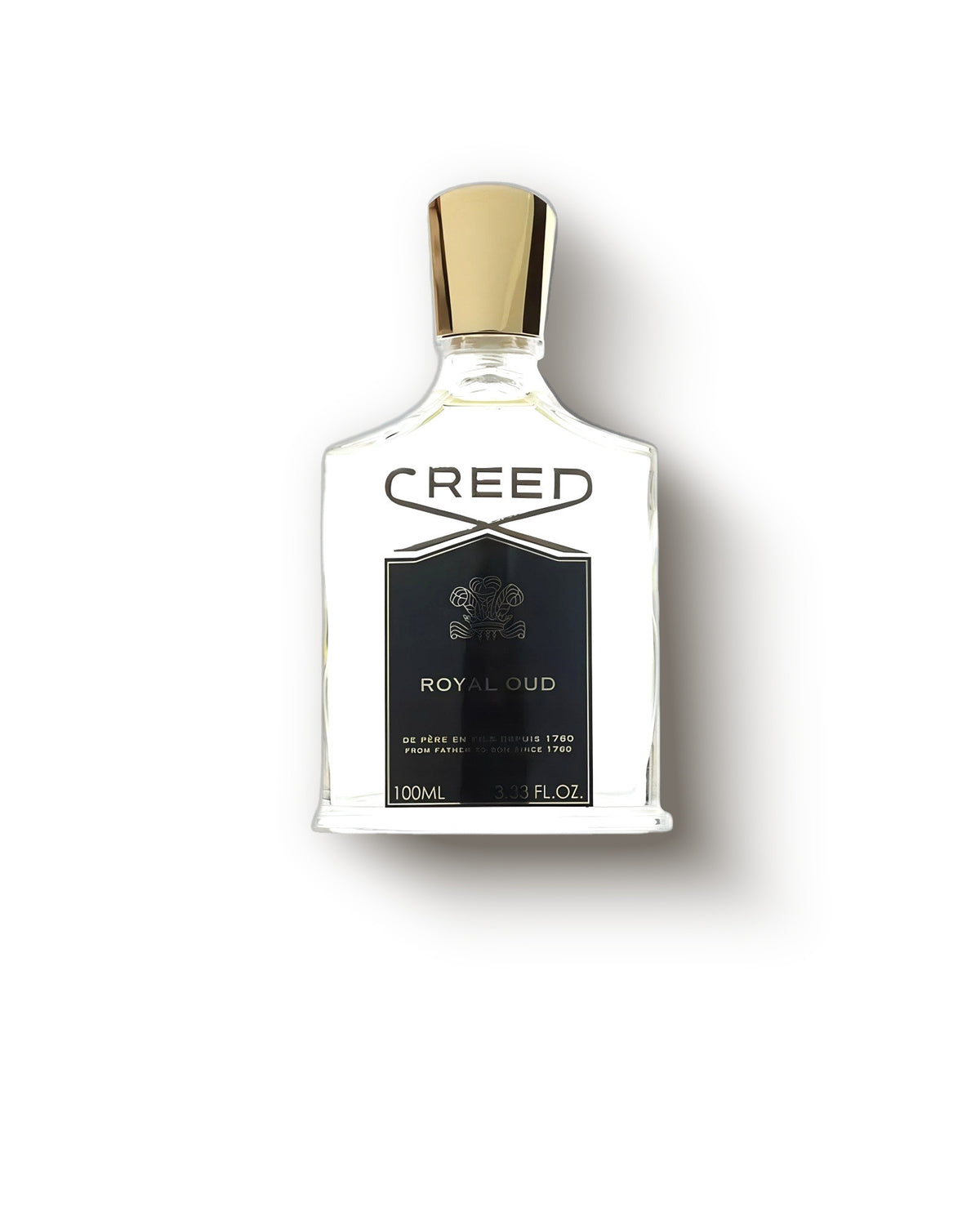 옅은 회색 스튜디오 배경 위 골드 캡의 Creed Royal Oud 투명 유리 보틀, 우드 니치 향수 디캔트