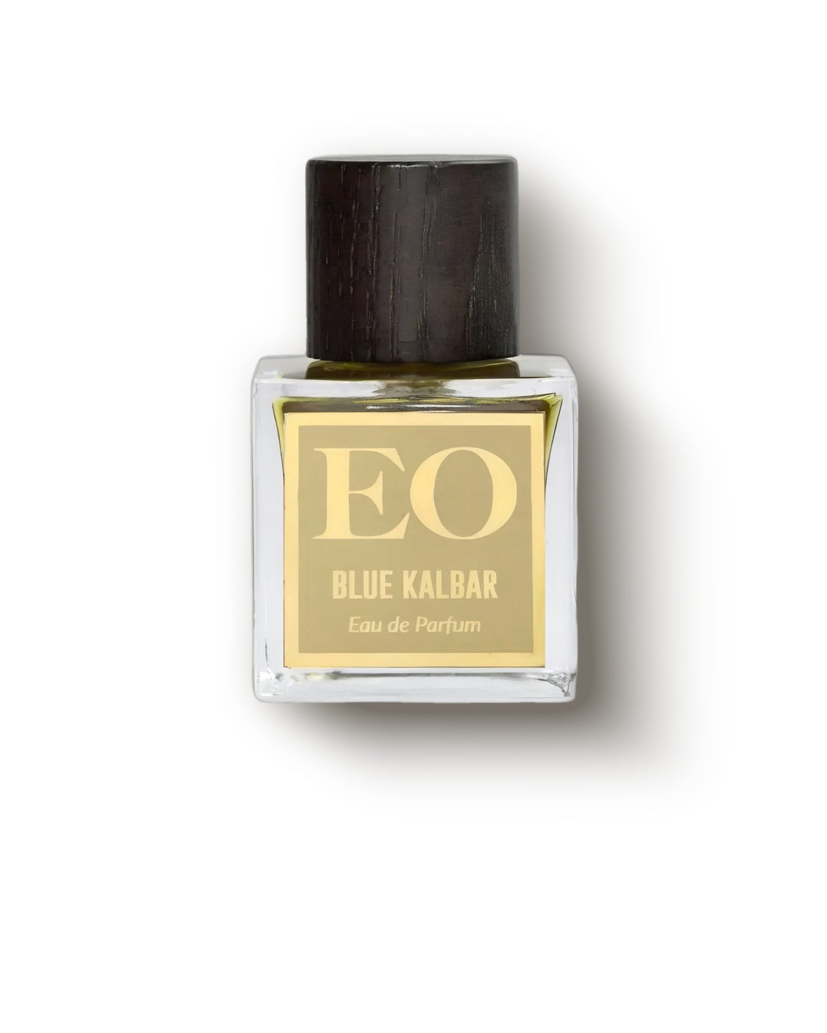 다크우드 캡과 골드 라벨의 Ensar Oud Blue Kalbar 보틀, 부드러운 크림 배경, 우드 엑스트레 드 파르푱 디캔트
