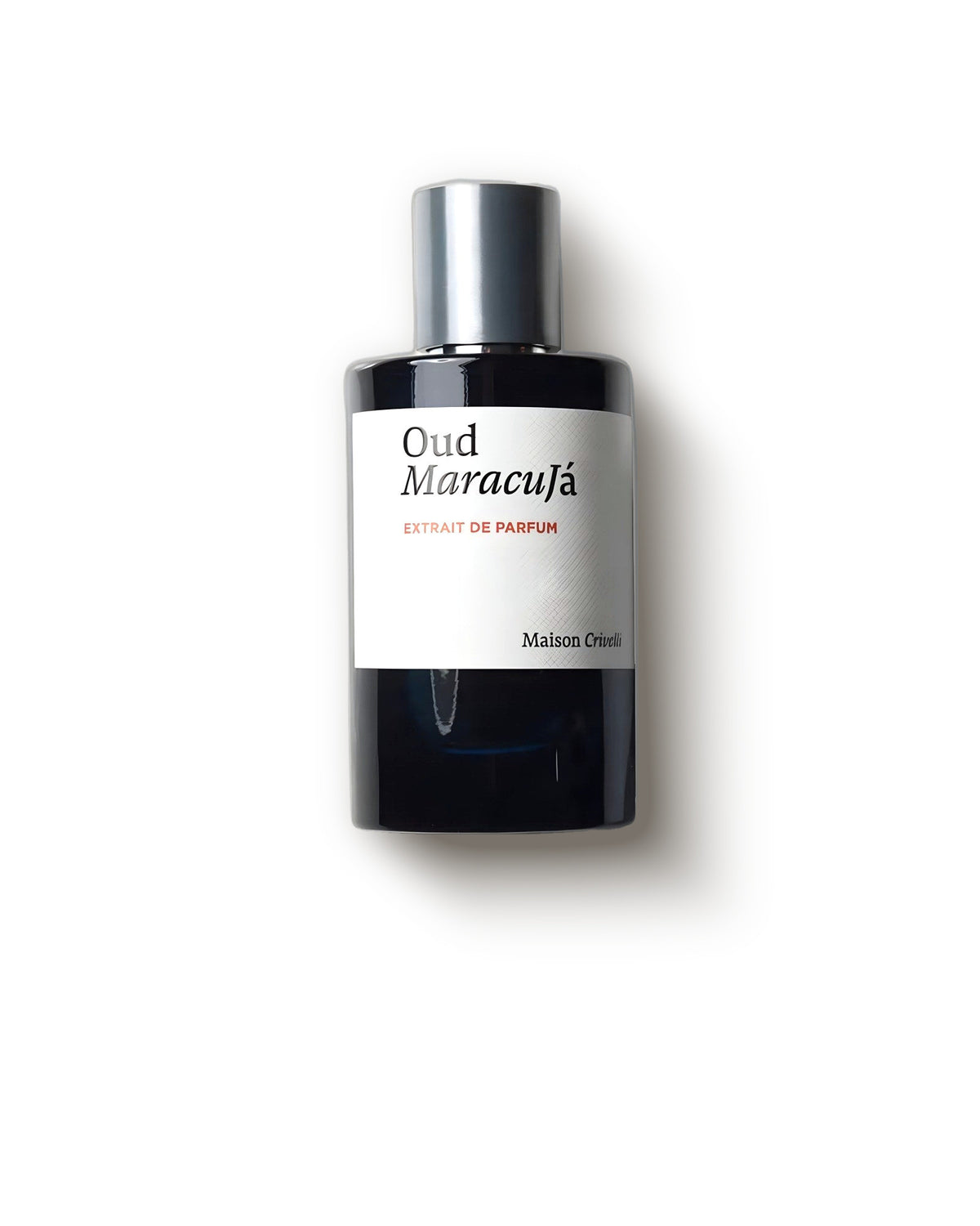 Maison Crivelli Oud Maracuja 크림 배경에 실버 캡의 광택 나는 다크 보틀, 프루티 우드 엑스트레 드 퍼퓸 디캔트