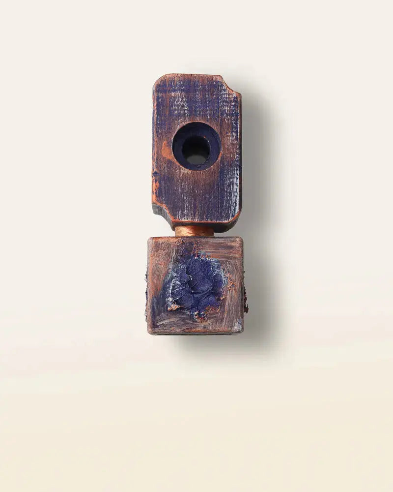 Adi Ale Van – Decembrie 89 Freedom Elixir, a bold unisex fragrance with citrus, aromatic herbs, and smoky-resinous depth.