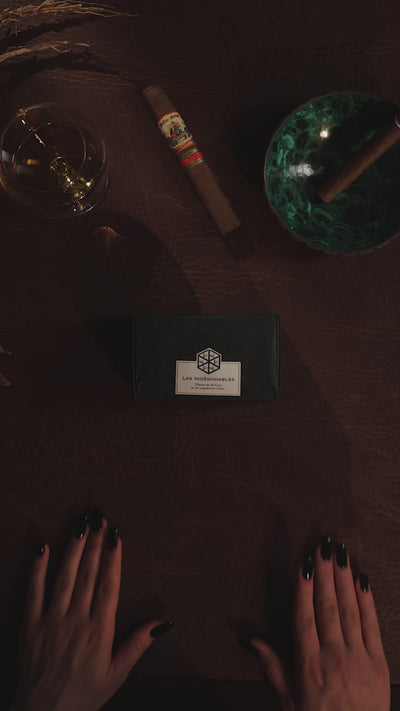 Les Indémodables – Vanille Havane is a warm, boozy vanilla & tobacco fragrance loved in niche perfumery. Try the Vanille Havane sample for a sensual experience.