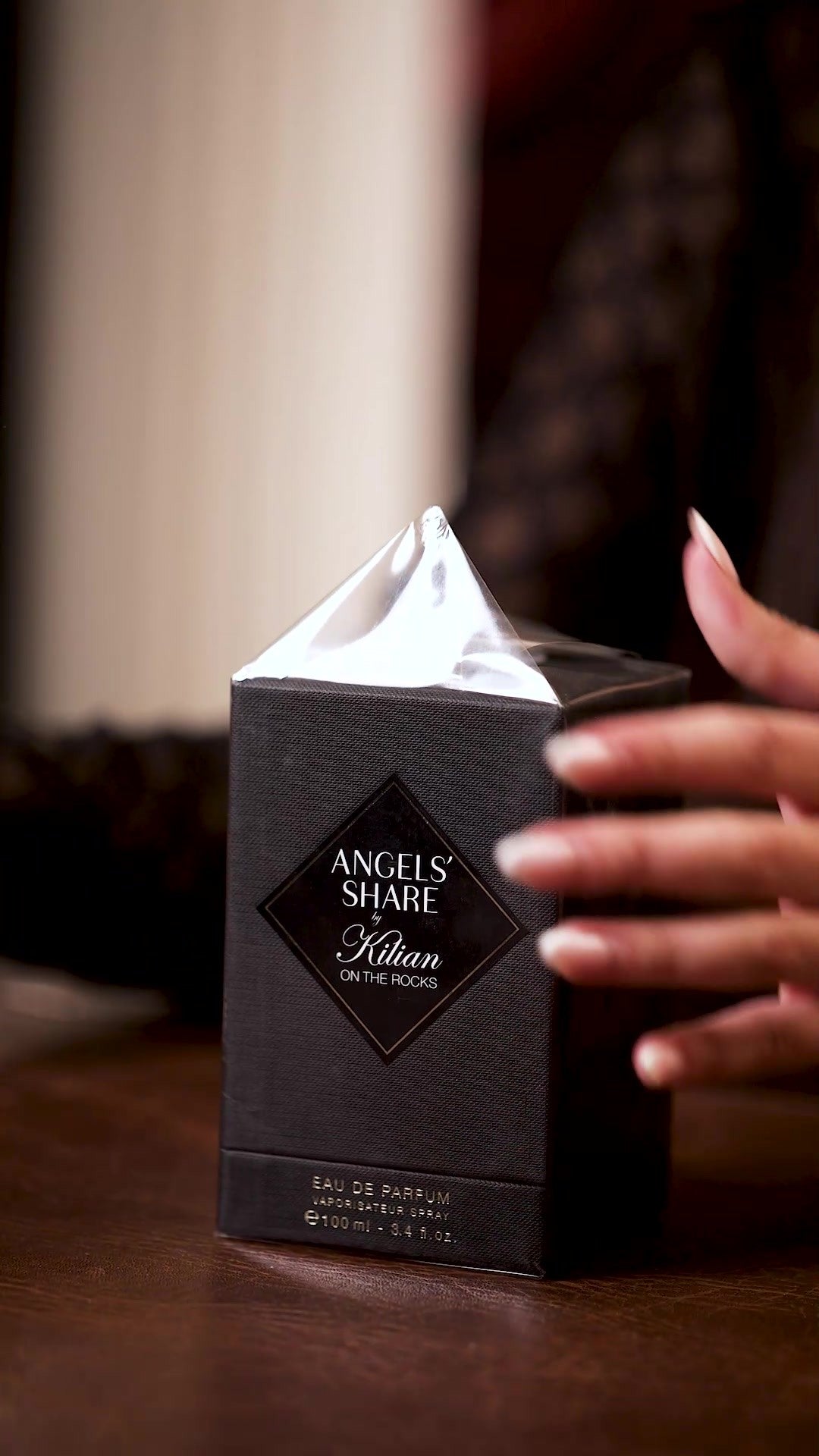 Kilian - Angels' Share on the rocks perfume decant video | vanilla, citrus fragrance